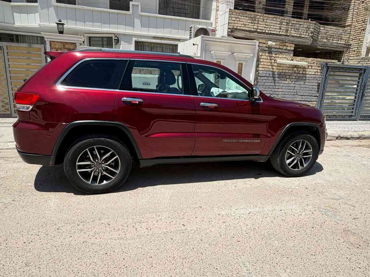 جيب 2019 وراد امريكي رقم بغداد باسمي لمتدد بلاص اعله مواصفات فول
بيع او مراوس 
حادثه باب خلفي مبدل اصلي جاملغ بارد فقط 
ماشيه 84 محرك وكير كفاله 
مكانه بغداد الكرخ 
***********
