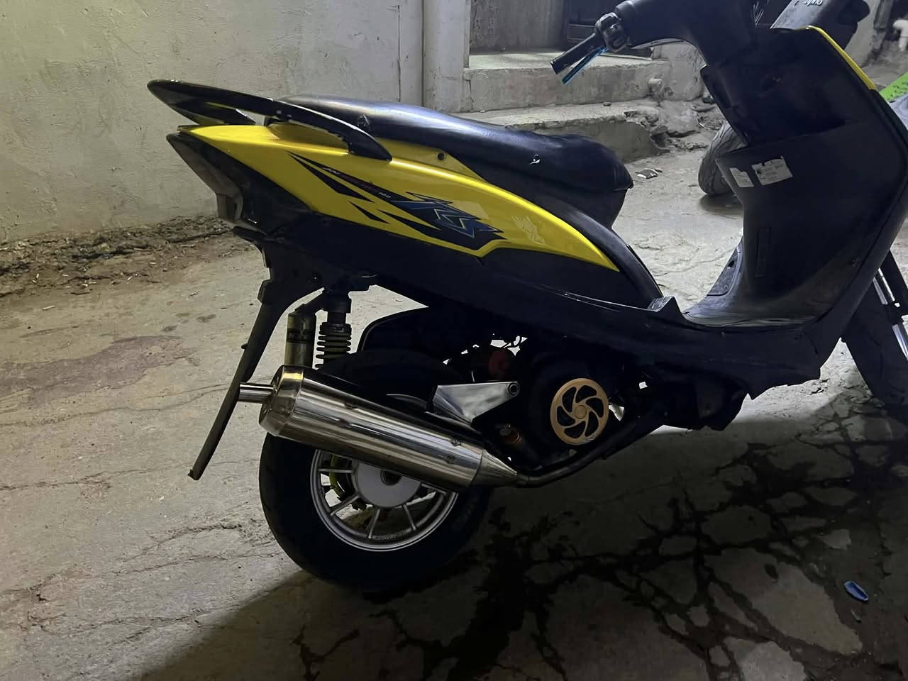 السلام عليكم
ماكس عدله بوشه 49 شلعه معدل فول 🔥 الدراجه خير من الله بيها تزويد خارجي  يدات ويلكب و دبل خلفي عالي قطره مال دهن و قبق فلاوين و فراك بريك وشوته 4 ولف كامله مكمله الدراجه من اي شي تجي تشغل وتروح وين ما تريد بس؟ الصالنصه تنشال اشدلك بلادي مكانها 👍🏼 الدراجه جيب فيترك وتعال.!
سعر الدراجه 750 وبيها مجال 
*********** الرقم للاستفسار
