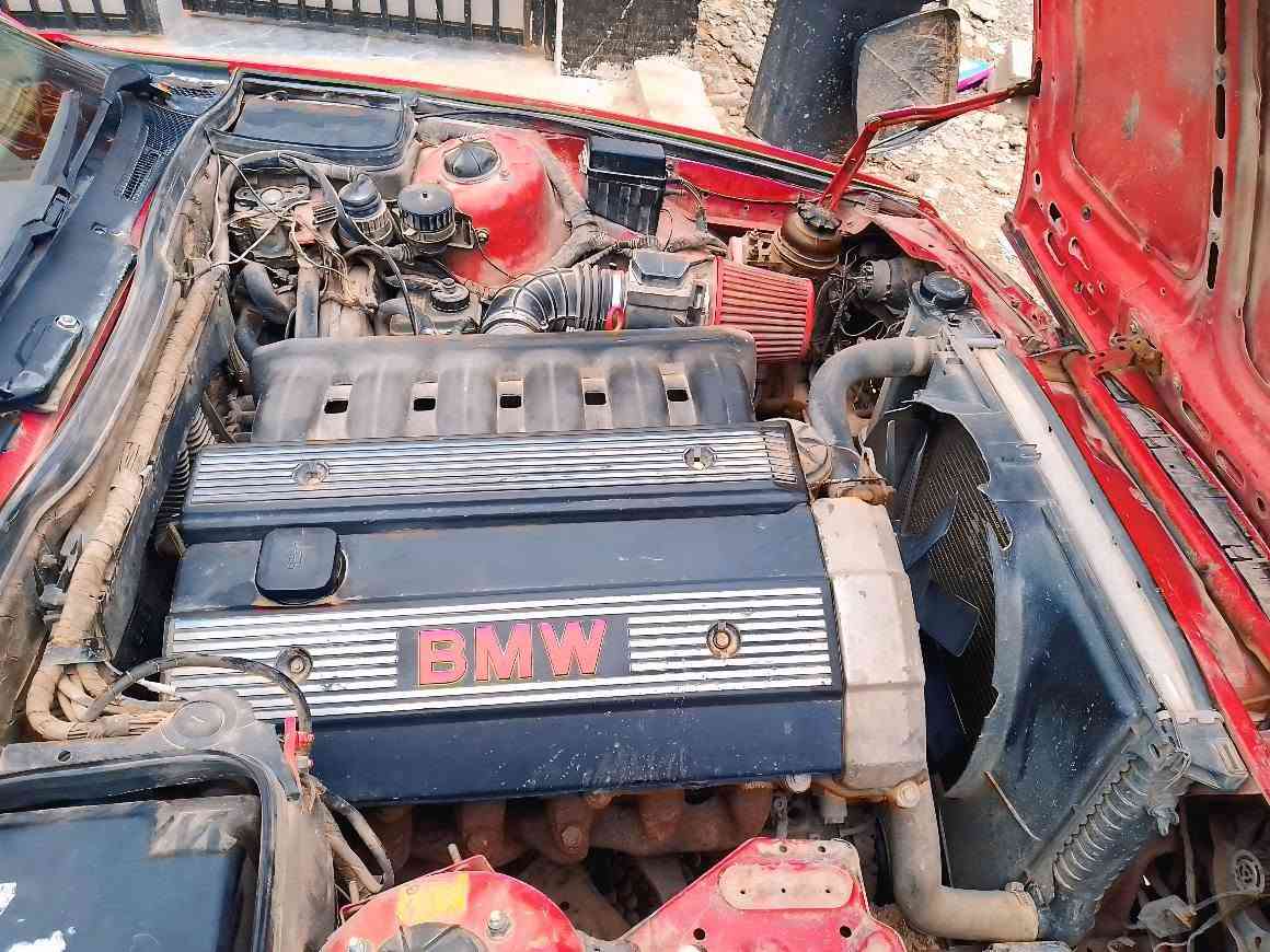 BM
1990
520
گێر عادی  سیاری  جوان و قەشەنگ 
بێ مەسرەف .
زۆر ئقتسادی  بنزین هەر زۆر کەم ئەخوا 
سلایت نیە 
پیشی  چەمپ ی هەیە .
کارەبایات  ی  کامل ئیش کات 
گێچ ی بەنزین و هەموو گێج ی  ئیش کات 
تایەو پاتری  شازی لەسەرە  
تا  بڵێ ی   بەقوەت و سەریعە  
تەبریدی  گەرمی بەشەرت   
تەبریدی  ساردی  نوقسانیکی  هەیە   
لایت  ئەلقەو  زینۆن  
بلاچکتۆر  سکن   زینۆن  
ماشااللە  ناو  و کوشن  و  بەرەدەرکەی جوانە 
9 وەرەقەی   غرامە  لەسەرە   باش معامەلە  بۆت ئەگێڕمەوە .
بەشەرتی   تحویل و وەکالە   
گۆرینەوەش  ئەکەم  بەشتێ   بەدڵم بێ   ... 
چاوتان  ماچ  ئەکەم   ...... أربيل, العراق


**إذا كنت صاحب هذا الإعلان وتريد حذفه لأي سبب، رجاءا أرسل رسالة إلى الدعم الفني**