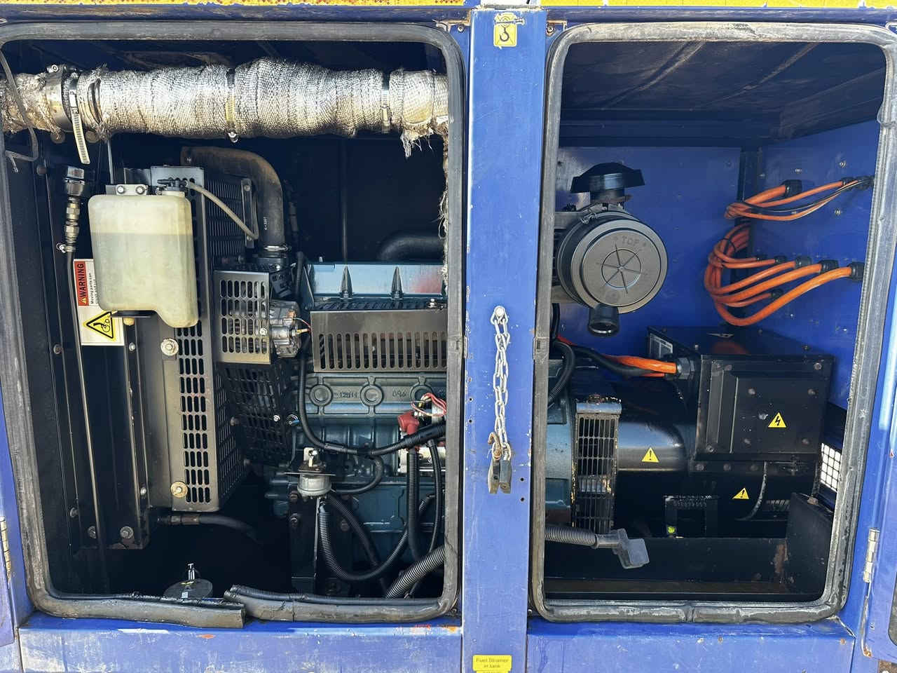 السلام عليكم
للبيع مولد نوع كابوتا ياباني ٤سلندر 
حجم المحرك 3300 وارد  استراليا 
التوليد لوري سومر 32كيفي ثري فيز
كاتم بلادي 100% مع منافذ كهرباء
المولد شرط اخو الزيرو بحالة الوكالة
برغي ما مفتوح شرط لا بخار ولا تنقيص
منضومة حماية بلادي فول أوتوماتيك 
العنوان//بابل-الشوملي-سريع البصره
للأستفسار //***********مهيمن
متوفر توصيل 🚚 إلى جميع المحافظات
