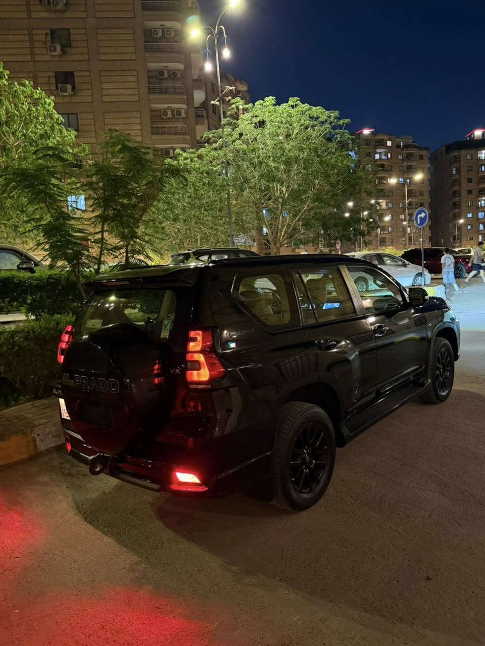 السلام عليكم برادو  VX موديل 2023 مد نايت مغلفة PPF مكفولة  ماشية 77 الف كيلو للاستفسار  : ***********

