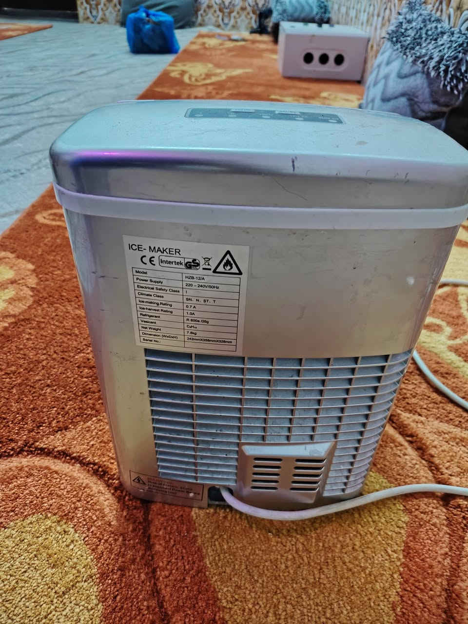 صانعة شلج شغاله فول بيه كسر بالجامعه وملحومه مابيه تأثير عليه سعر ٥٠ الف واصل اعتماد ***********
