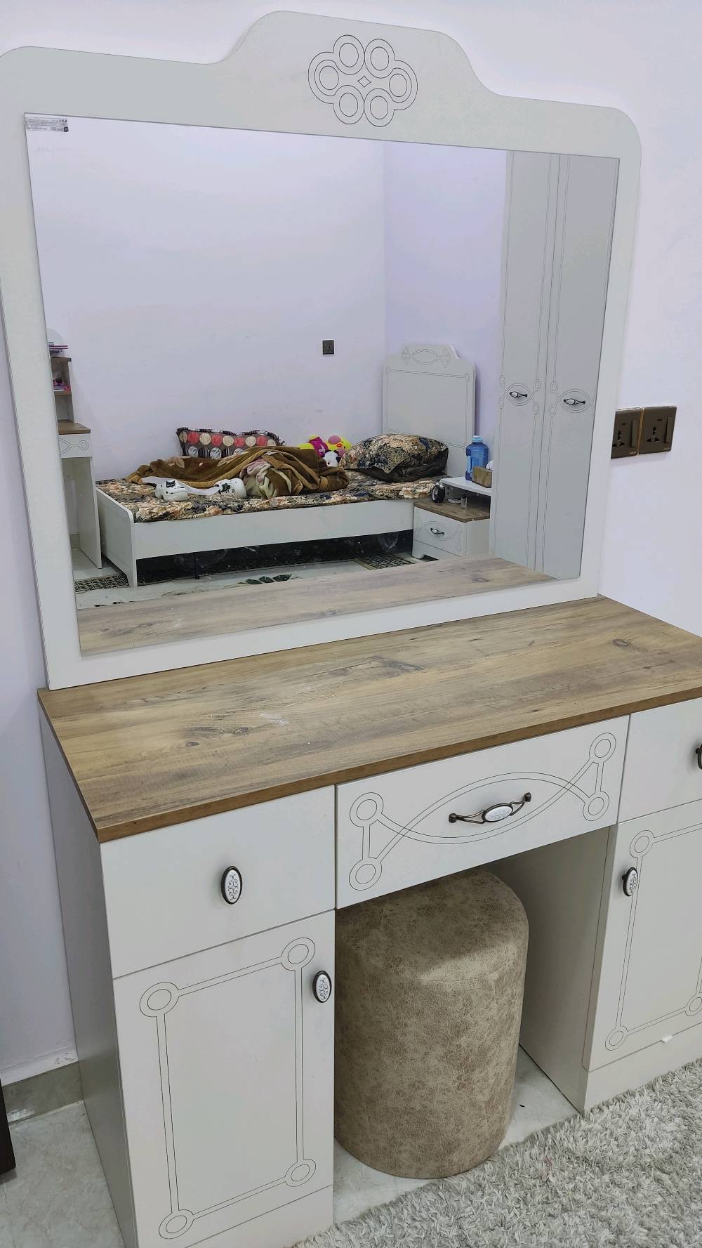 900,000 الف و بي مجال غرفه لنفرين، مستعلم لمدة شهر واحد، اخو الجديد چربايتين و ميزين و مكتبه و كنتور