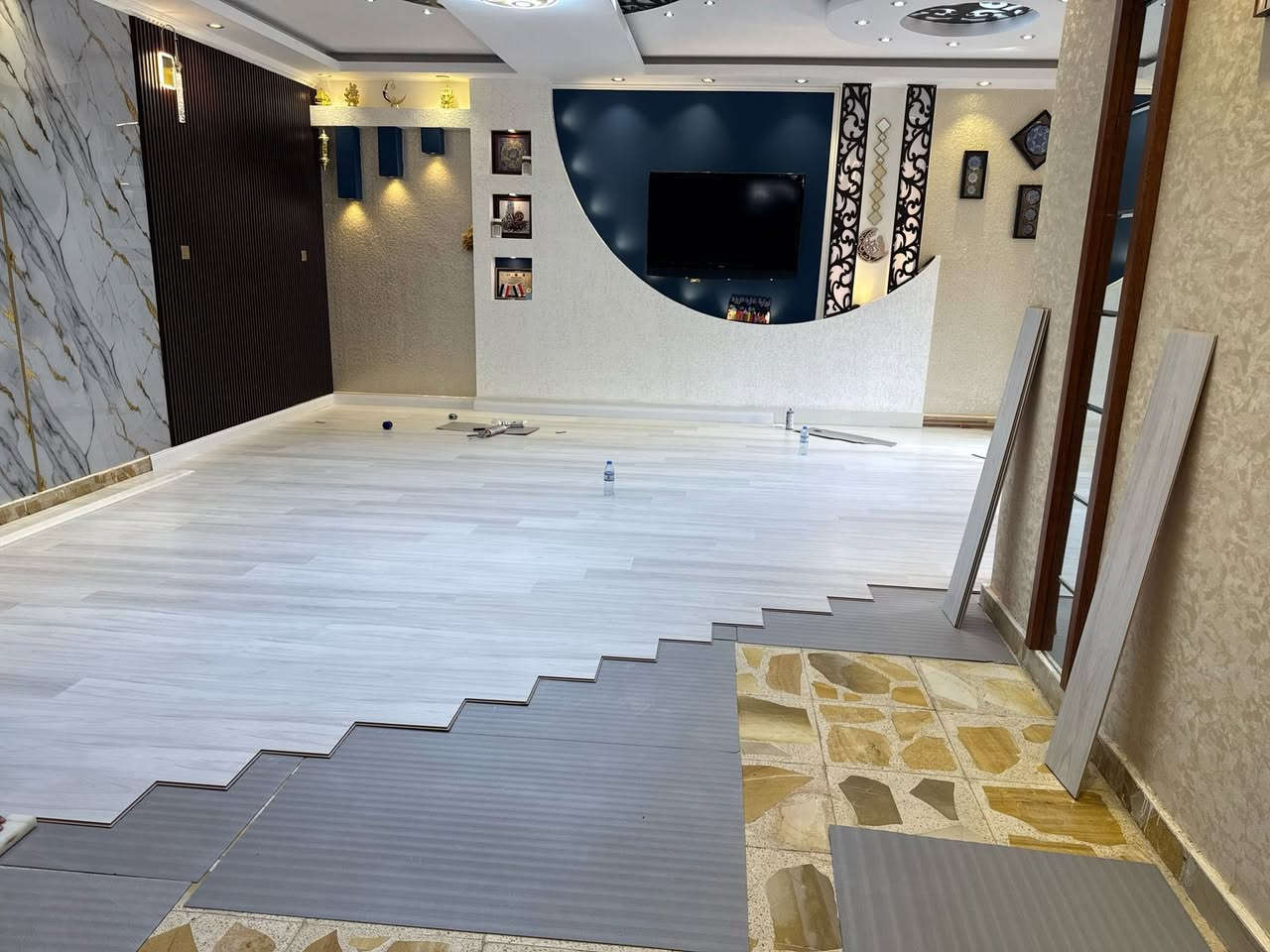 ✔️مقاوم للحرارة في الصيف 
✔️مقاوم للاحتكاك
✔️سهل التنظيف
✔️ملائم للتصميمات الحديثة ببراعة
✔️ لونه ثابت 
✔️يحتفظ الباركيه دائما بلمعانه وجماله

ما يميزنا هو :
➖سرعة التجهيز 
➖تجهيز من المصدر 
➖تنوع كبير في الألوان 
➖وجود كادر كرسته وعمل او تجهيز فقط 
➖أسعار تنافسية 

▪️سمك ٨ ملم 
▪️تحسب الأسعار بالمتر المربع 
▪️يشمل المتر المربع الأرضية الفلين والازارة والتقفيلة 

واتساب او اتصال : 
 📞 ***********
