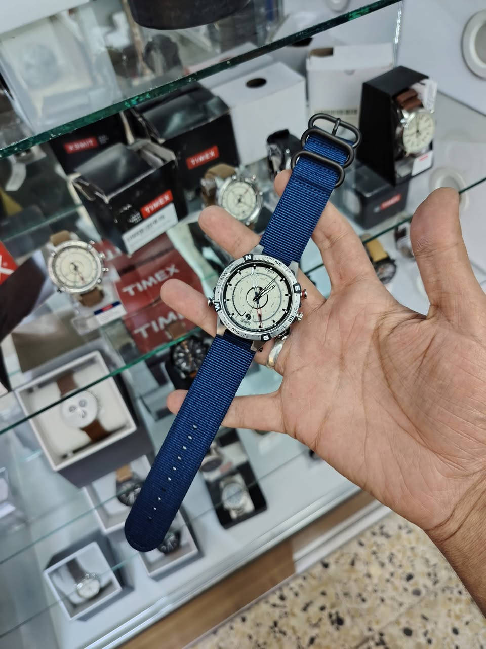 مساء الخير اصدقائي
عشاق التغيير للساعات
متوفر سير تايمكس انتلجنت اصلي
متوفر بالاشكال والالوان موضحة بالصور
سير كتان قماش فقط
سير كتان والظهر جلد
سير ربــر لــون اســود
سعر القطعة 40 الف شامل التوصيل

والساعة متوفرة ايضا جديد فقط
سعر الساعة 200 الف عرض خاص
للحجـز *********** واتسـاب
العنوان / م الصدر شارع الداخل ق12
#اوسكار #الاصلي_والمضمون_فقط 
#الاصلي #ساعات #تايمكس
