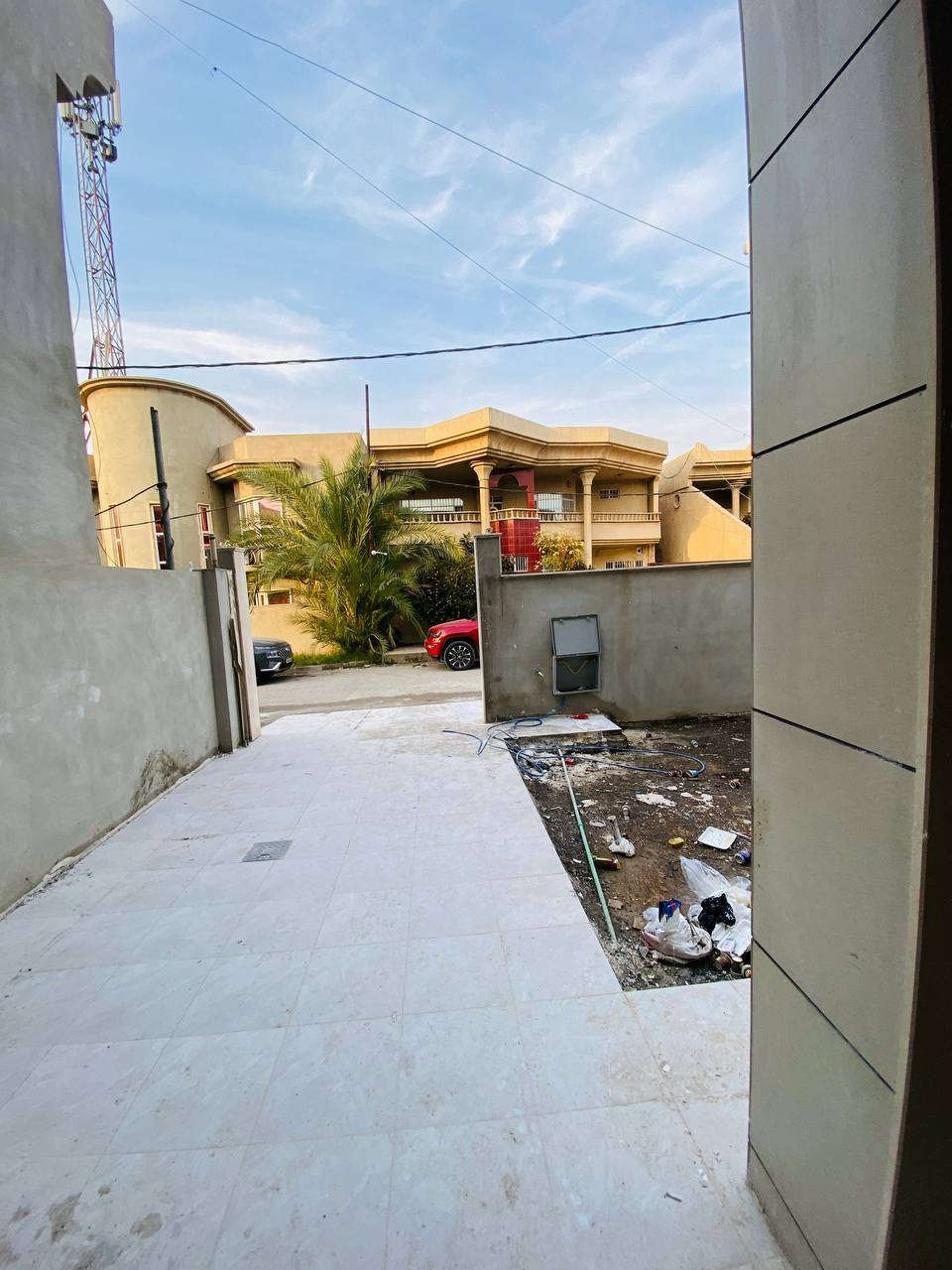 داران للبيع حي الشرطة  ( تسليم مفتاح )

المساحة 187 متر واجهة 7.5 متر 

سند طابو ملك صرف 

مكون من طابقين 

الاول - كراج سيارة + حديقة هول استقبال مطبخ صحيات  غرفتين نوم وحده سويت 

الثاني 3 غرف نوم هول صحيات + سطح ناصي 

للاستفسار اكثر مراجعة مكتب العمران سايدين التعليم مكتب العمران للعقارات 
***********
***********
