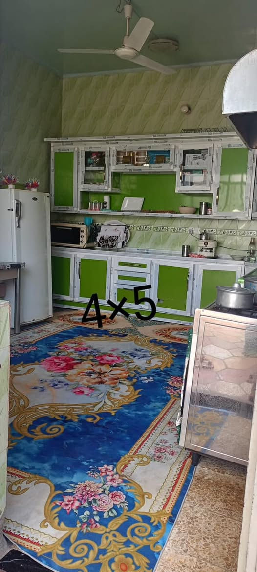 بيت طابقين طابو صرف بالولايه قرب مدرسه النخبه 
مساحه البيت ٢٧٥متر وخلفيه  اتصال علي رقم  ***********
