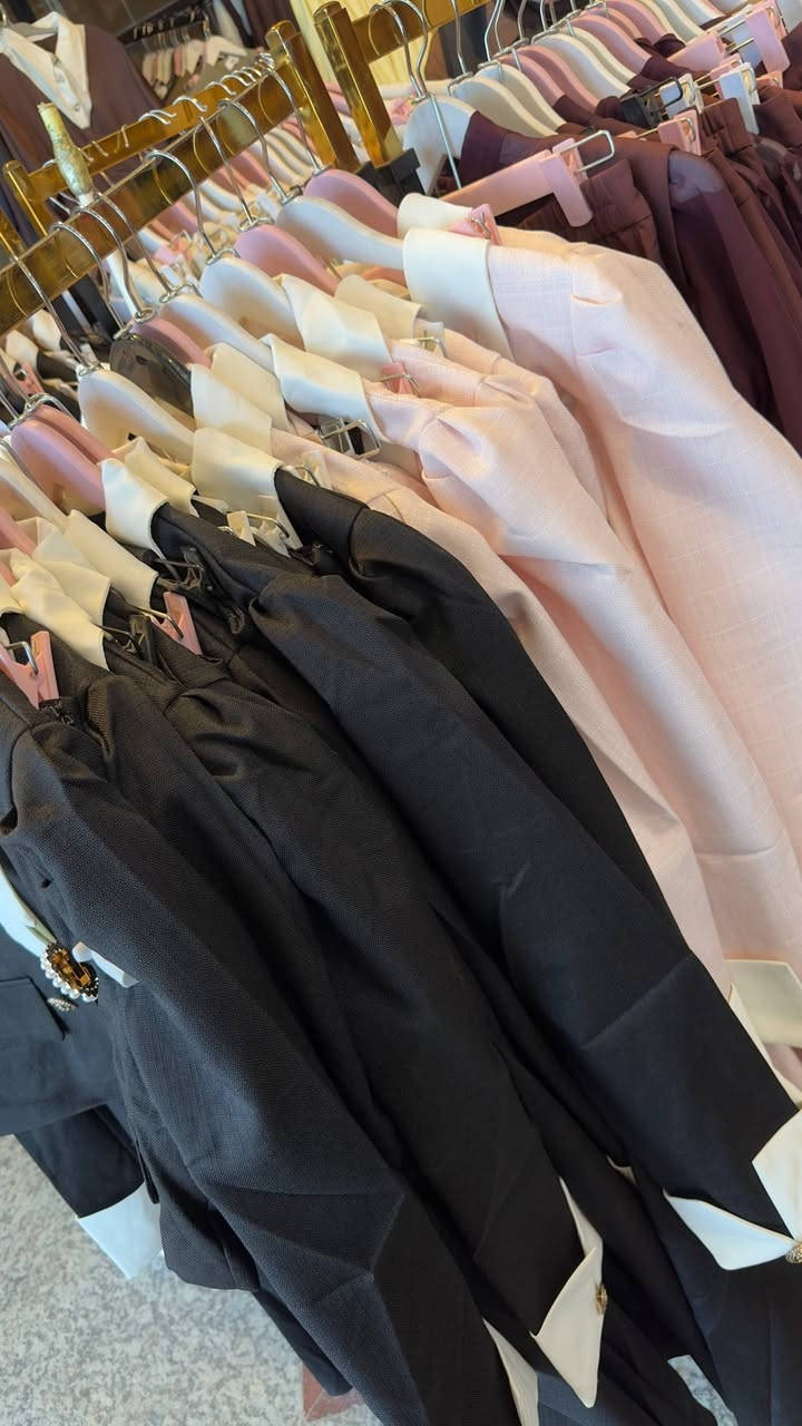 خاص لاميراتنا الحلوات 

وصل الجمال وترند الموسم 😍♥️

الالوان كما معروض 🎨 وردي اسود 

طقم قطعتين تنورة الخامة ايروبين ايطالي 

قياسات ٣٨-٤٨


**إذا كنت صاحب هذا الإعلان وتريد حذفه لأي سبب، رجاءا أرسل رسالة إلى الدعم الفني**