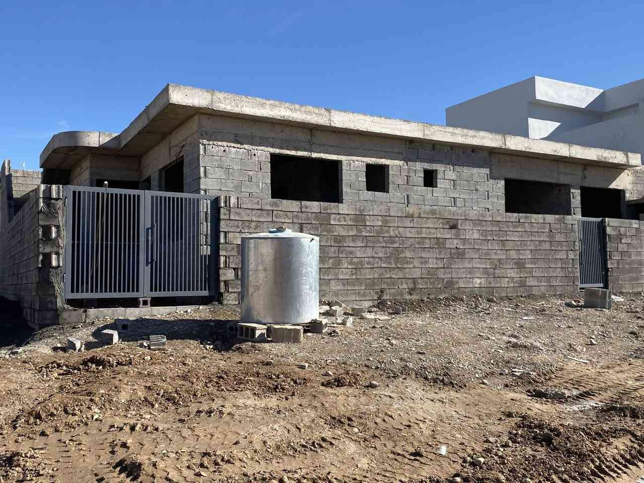 ئەم. هەیكەلە بۆ فرۆشتن
170 مەتر
ڕوكن
بەردەم چۆڵ
شوێنێكی خۆش
 بەشێوازێكی جوان دروست كراوە

نرخی زۆر زۆر گونجاوە
***********
***********
