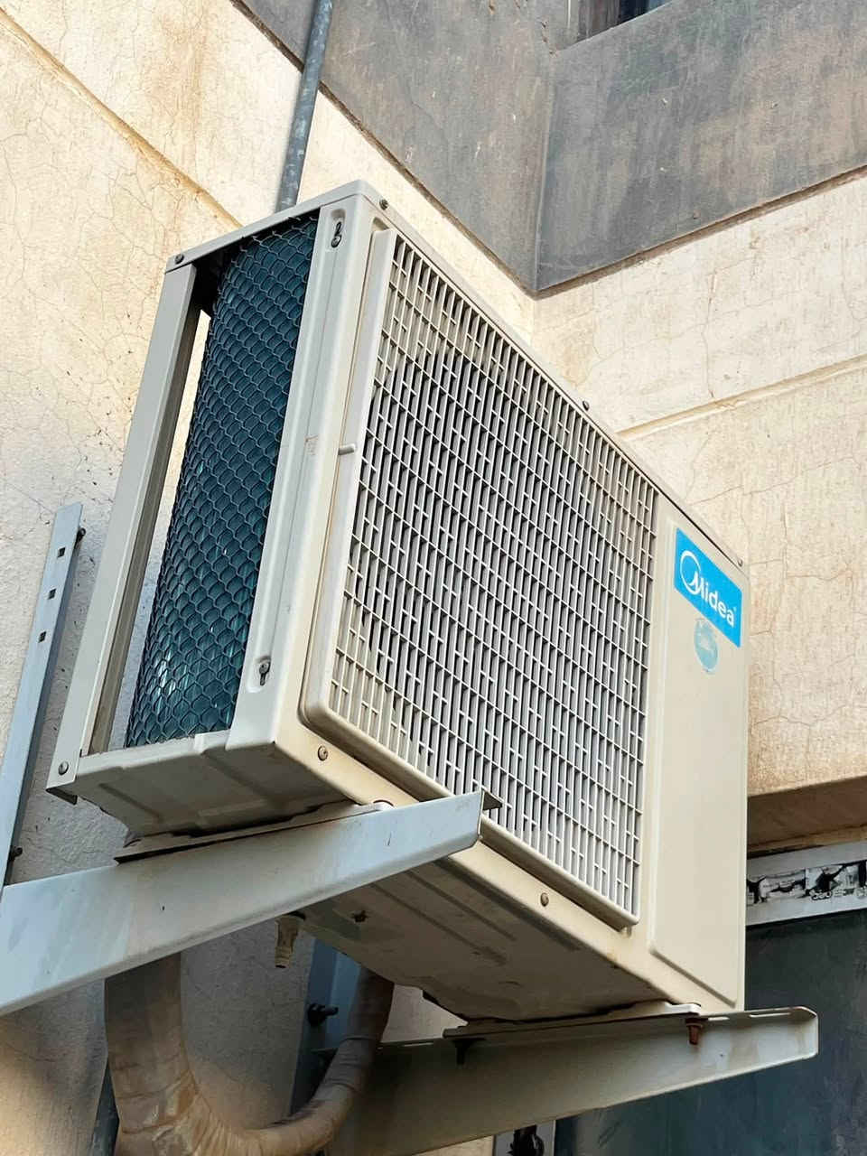 سبلت ميديا 1 طن  اعتيادي ( تبريد + تدفئة )شغال كامل سعره 250 الف وبيه مجال حك الجيه المكان الرمادي - حي العادل تواصل خاص او اتصل ***********
