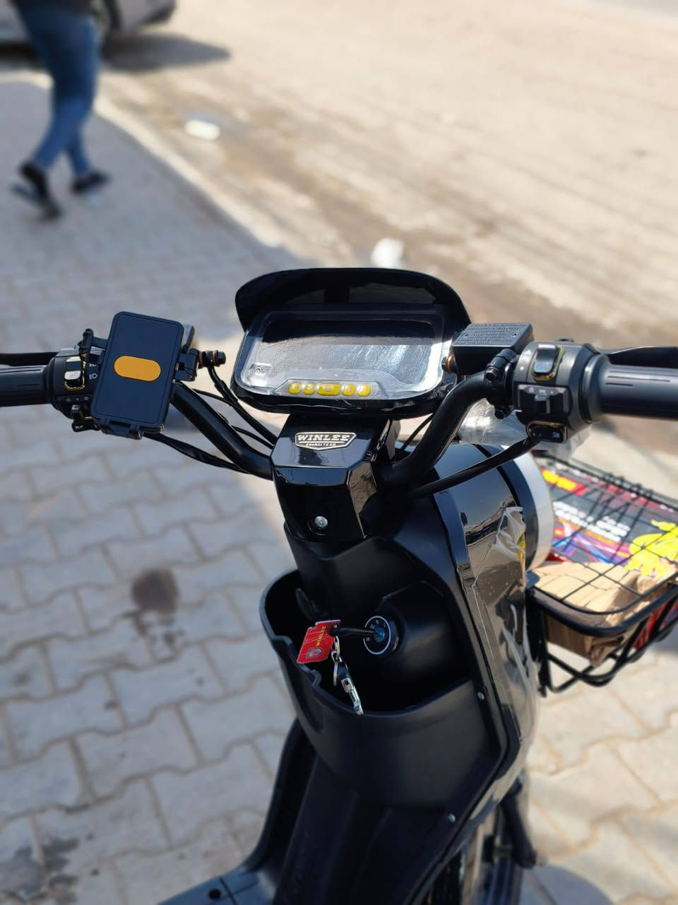 السلام عليكم شباب دراجه شحن R9

 كفاله عامه من الزلغ موديل2026

 بطاريات كبار دبل 32امبير 

دراجه بلباكيت كلشي شغاله بيها 

شركه ولي

سرعه 109 اشاير شغاله يمنه يسره دبل اشاير لايت عالي ناصي 

لد دائري شغال الدراجه غراضها كلها موجوده 

لون اسود السعر 550 مكاني مكاني نجف حي العسكري ***********
