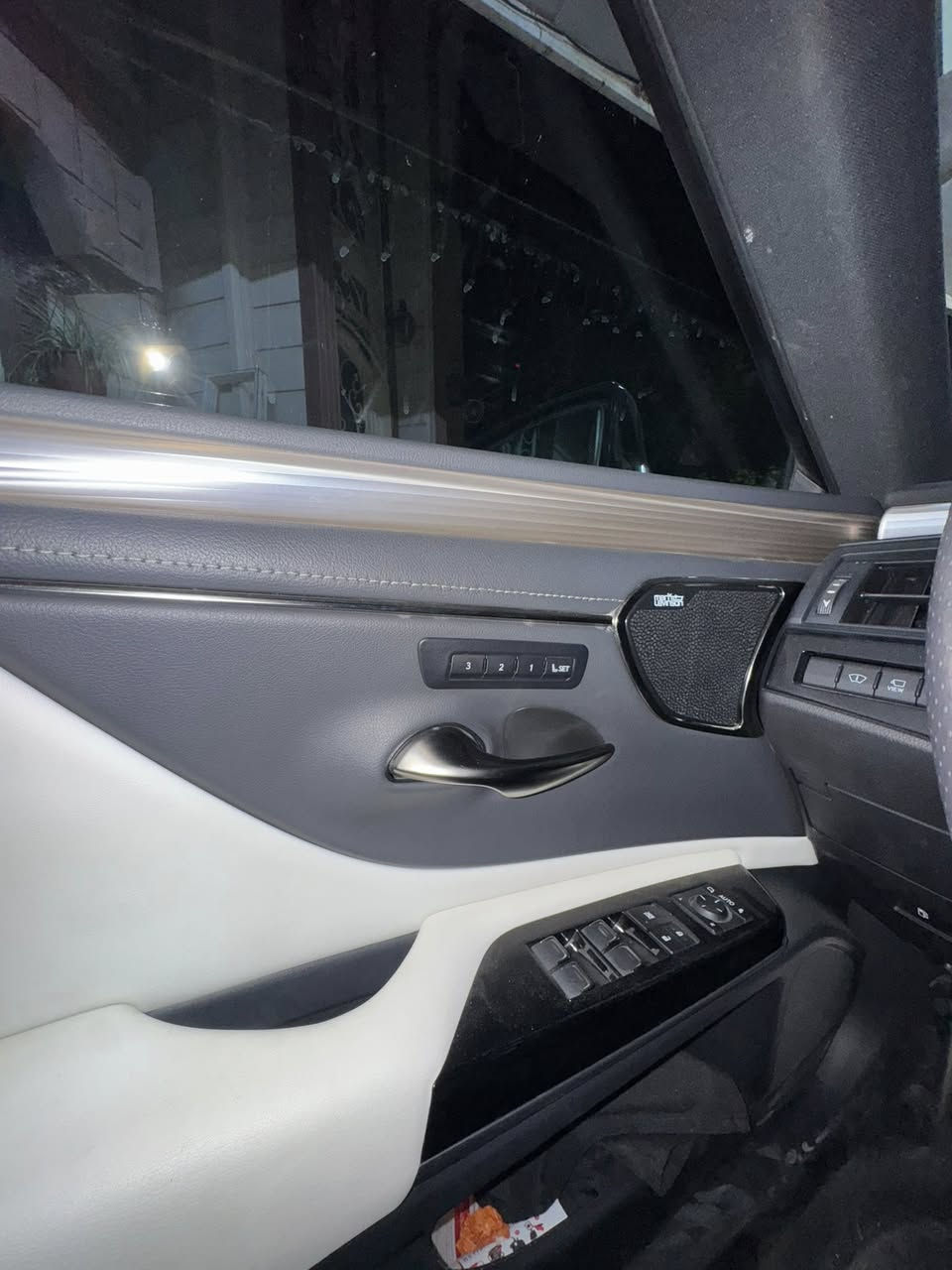 Lexus es350 F SPORT 2024
السلام عليكم 
لكزس es350
V6
فول مواصفات اعلى فئة بلF sport 
داتا شو 
كامرة 360ْ
بردة خلفية 
سستم صوت mark levinson
حادث جاملخ امامي يمين ويسار و بنيد بدون ايرباك بدون شواصي مصلح تصليح درجة اولى كلها بلادي 
باقي المواصفات معروفة ما اطولها عليكم 
مكان السيارة كركوك 
السيارة رقم كاتي تترقم شمالي دهوك اربيل سليمانية حلبجة 
***********
