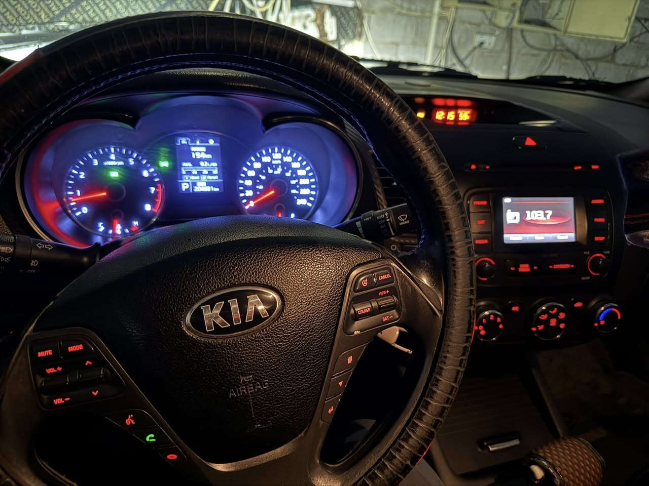 السلام عليكم 
فورتي 2014 كندي للبيع 
بدون ايرباك 
مواصفاتها معروفه 
قطعتين تبريد شاشة كاميرا فول تحكم ستيرن 
محرك 2000 جي دي اي وكير وتبريد مضبوط 
صدر جديد 
منظمومه بانزين جديده
مجاول وبلكات جدد 
مسويلها صيانه كامله يم الحسام 
يعني شغل واطلع وين متريد 
بدون سيرفس ولا ايرباك 
حادثها خلفي وموجود بالصور 
بدون اي تبديل 
بيها هنا صبغ نص الجاملغ الامامي الايسر والايمن فقط صبغ وعندي الصور قبل الصبغ 
وبيها بارد بالباب الخلفي 
هزه ورقم جديد ب اسمي 
السعر 93 وبيها مجال 

مكانها بغداد 
***********
