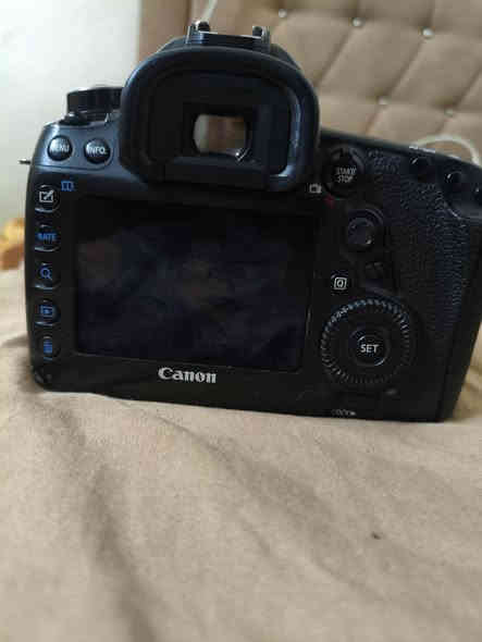 سلام عليكم
#للبيع 
كانون 5d مارك 4 وياهه عدسه 24 ،105 
بطاريات عدد 2 ورام وياهه وناقل صور اصلي هم 
غنيه عن التعريف . 
مكاني بغداد 
***********
