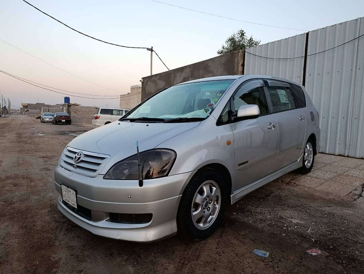 سلام عليكم سياره نوع تيوته ابصم 7 راكب 
الون سلفري مديل 2004 سياره جديده مال جناي كفاله محرك و كير و حداديه جديده تخم تاير جديد دواخل السياره كارتون تبريد 3 قطع مكفوله من الضربه و الكص و نقل سعر 115 
العنوان بصره جزيره الفيروزيه *********** رقم بصره سنويته 26
