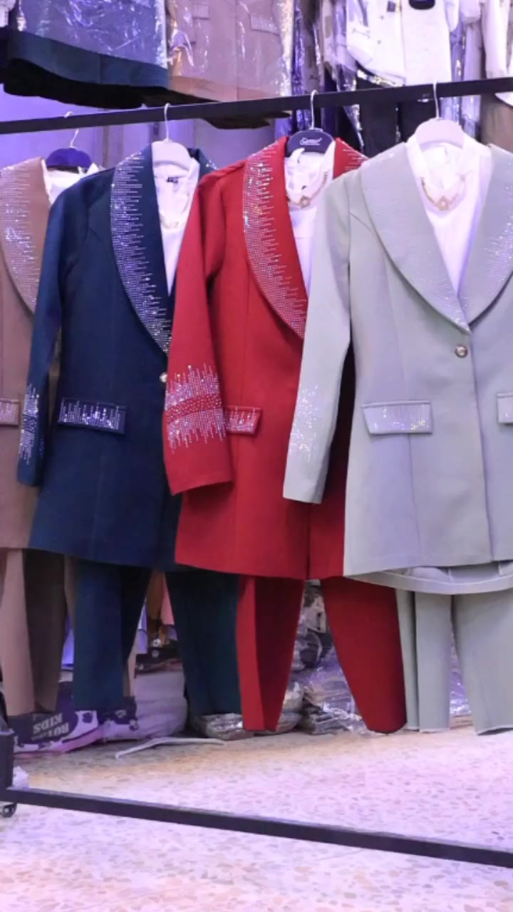 طقم بناتي 3قطع
القياس محير 40/46
السعر 25


**إذا كنت صاحب هذا الإعلان وتريد حذفه لأي سبب، رجاءا أرسل رسالة إلى الدعم الفني**