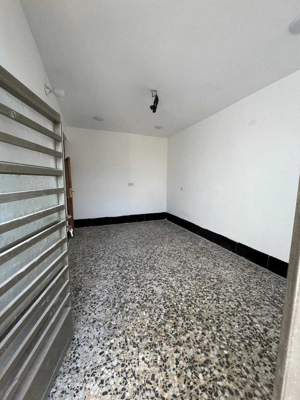 السلام عليكم حبايب بيت للبيع مسات في منطقت بوب شام قرب القوس زراعي سنت 25قرار محكمه َ
واجهت البيت 5 ونزال البيت 20 بيت كامل مكمل تسليم مفتاح غرفتين نوم حمامات 2 بيت طابق ونص كامل اشتايكر الطحين بيت عالي من الشارع
 الاستفسار على هاذ الرقم 👈 ***********
