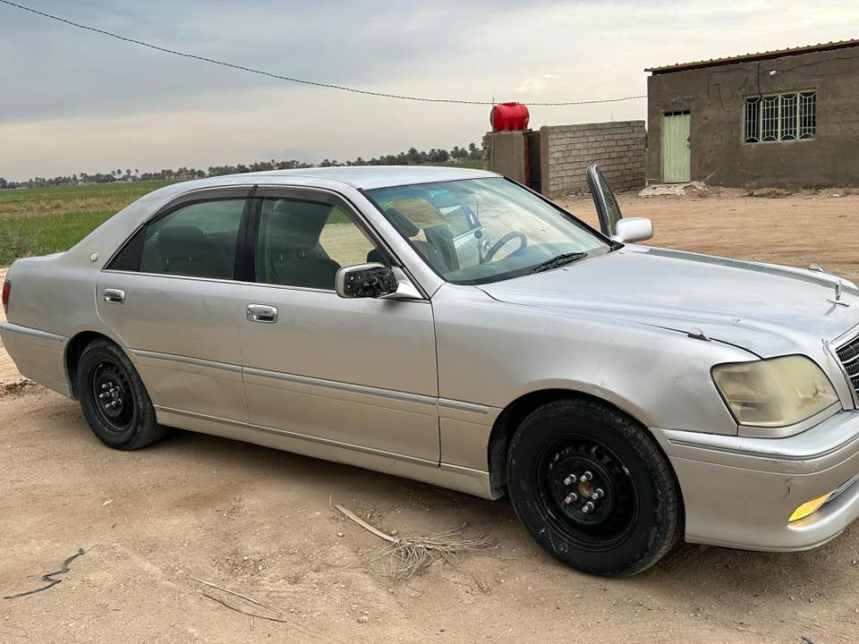 السلام عليكم ملكة للبيع [ادوات ادوات] دي 4الصغير ✅️لايت زنون 
اربع مقاعد كهرباء كرستال السيارة اصل  دكمتين السيارة  التكم الورة جاردة وأما باقي السيارة تخبل السعر ٣٥ 
العنوان (النجف الاشرف)
للأستفسار اكثر ***********
