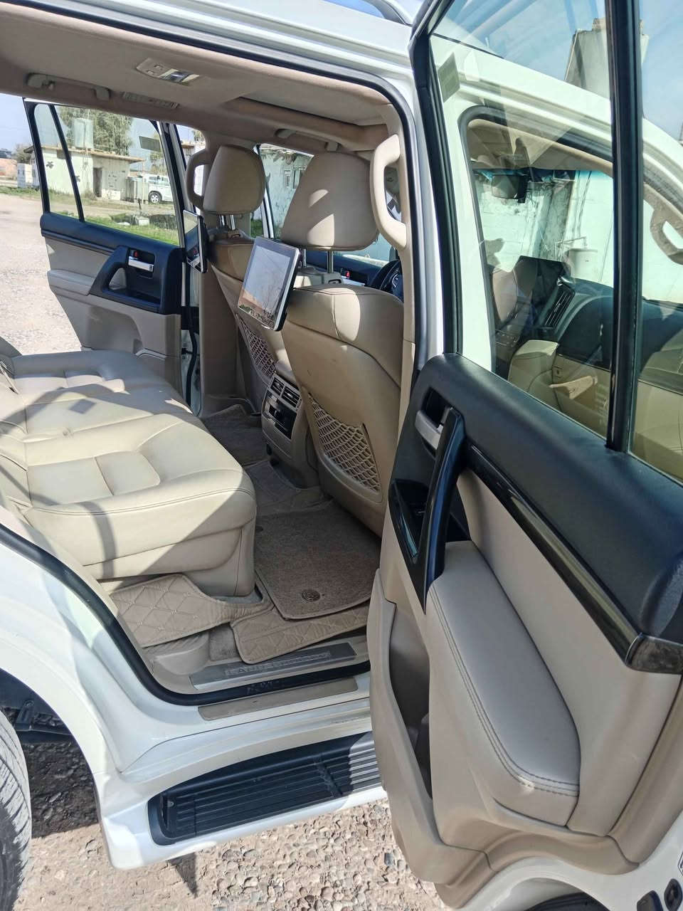 جسكاره مويل 2021
ماشيه 60حقيقي
موصفات 1علا1فول موصفات
ضرر قطعتين بونيد وجامرلغ  بدون دواخل 
تواصل علا الرقم *********** Singapore
