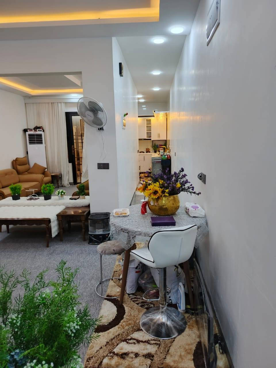 دار للبيع في حي القادسية الثانية 100 م واجهة 5 م بناء حديث زيرو 4 غرف نوم هول مشتملات شارع صب الجهة المقابلة لشربت زبيب طه  .
***********
***********
