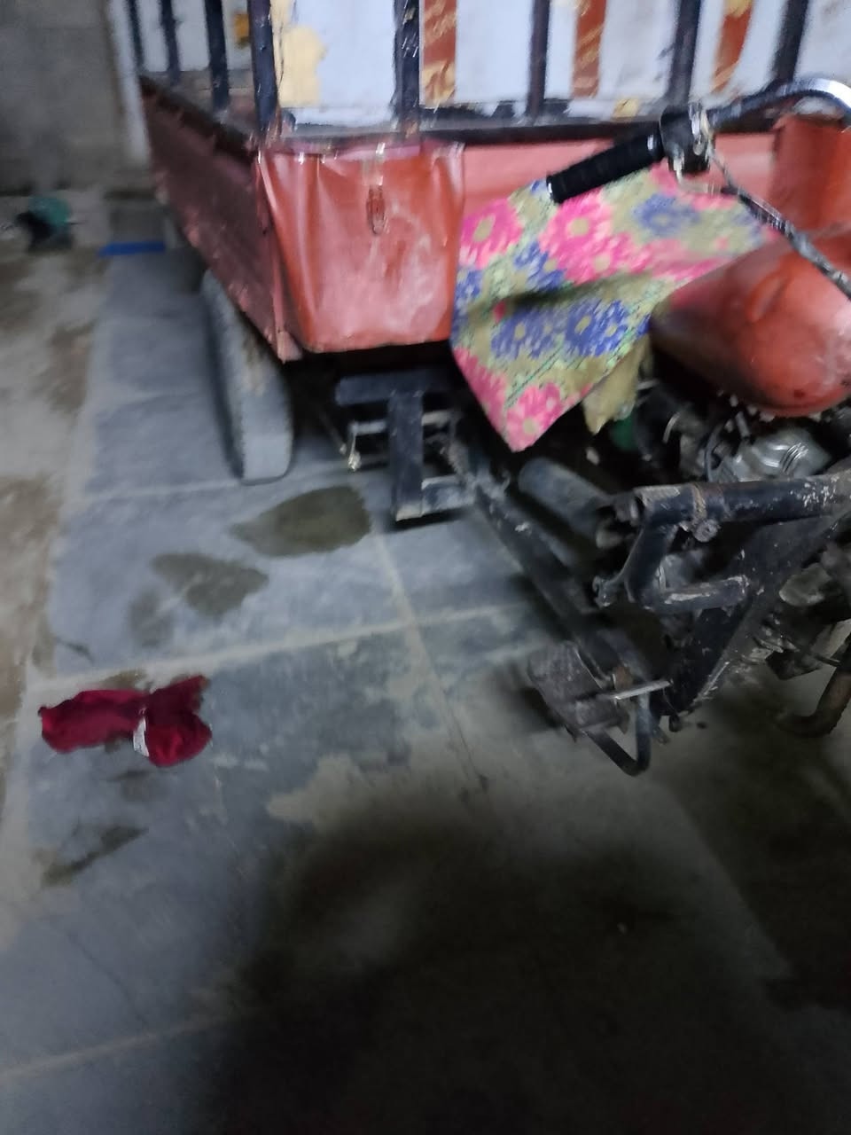 ستوته دايوان شغاله بس اوراق ضايعه سعر 400 لف مكان حي الرحمه الشماعيه رقم الهاتف ***********
