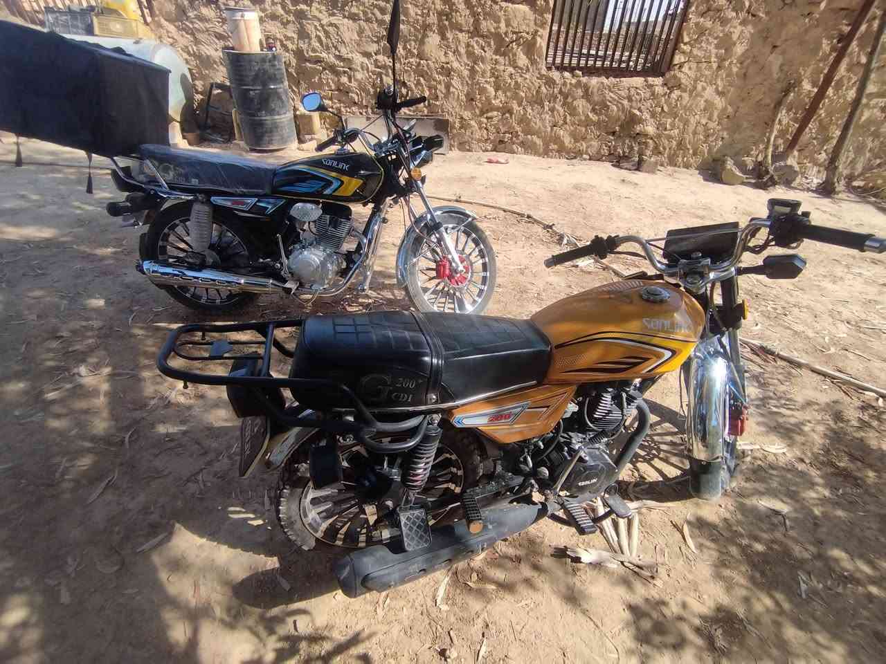 السلام عليكم
دراجه سونك 25 مكينه جواكيج 200Cc  يرهم مراوس حسب القناعه  
***********
