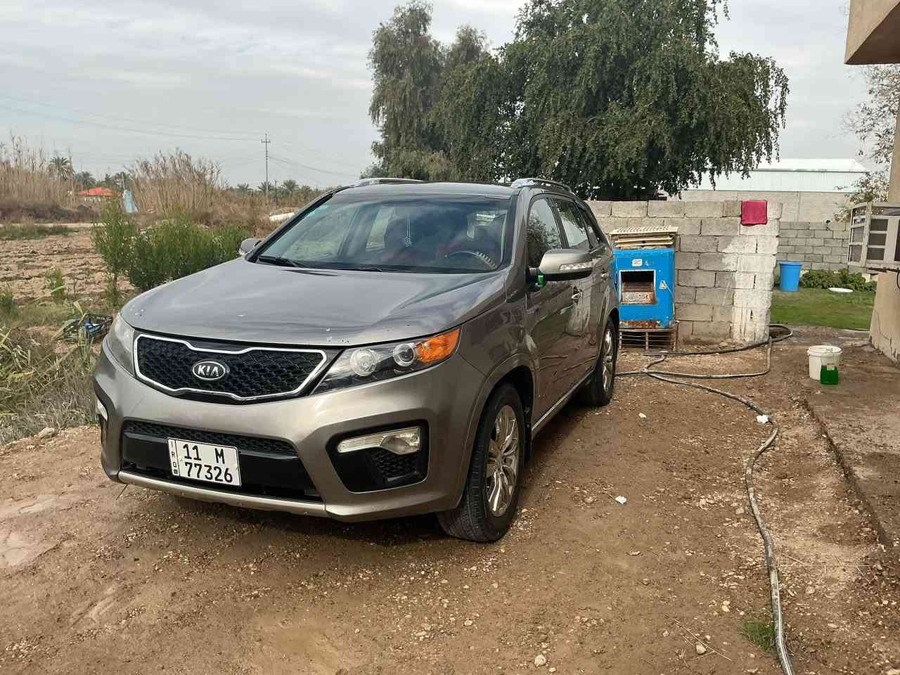 سلام عليكم 
سورنتو 2013فاءه sx V6
فول مواصفات معدا لبنرامه 
1-كشنتات كهرباء 
2-كشتات خزن 
3-كامره خلفيه 
4-حساسات خلفيه 
5-مري شفط 
6-اشاير بل مري 
7-يدات ستيل 
8-سبعه راكب 
9-كشنات جلد 
10-ارضيه جلد 
11-بصمه تشغيل 
12-رقم بغداد بسمي سياره بيها بنيد وجاملغ تبديل شركه +صبغ لبنيد فقط سياره أمريكيه محرك دوش فاءه SXمحركه 6سلندر 3600
13-تثبيت سرعه 
14-مانع انزلاق 
15-تحديد مسار 
16-تثبيت أثناء لنحدار
17-تخم تاير جديد 
18-صدر الكفاءه ماله 80% 
هذا رقمي ***********بي واتساب لموقع بل بحموديه 
لسعر خاص وترهم مراوس حسب لقناعه
