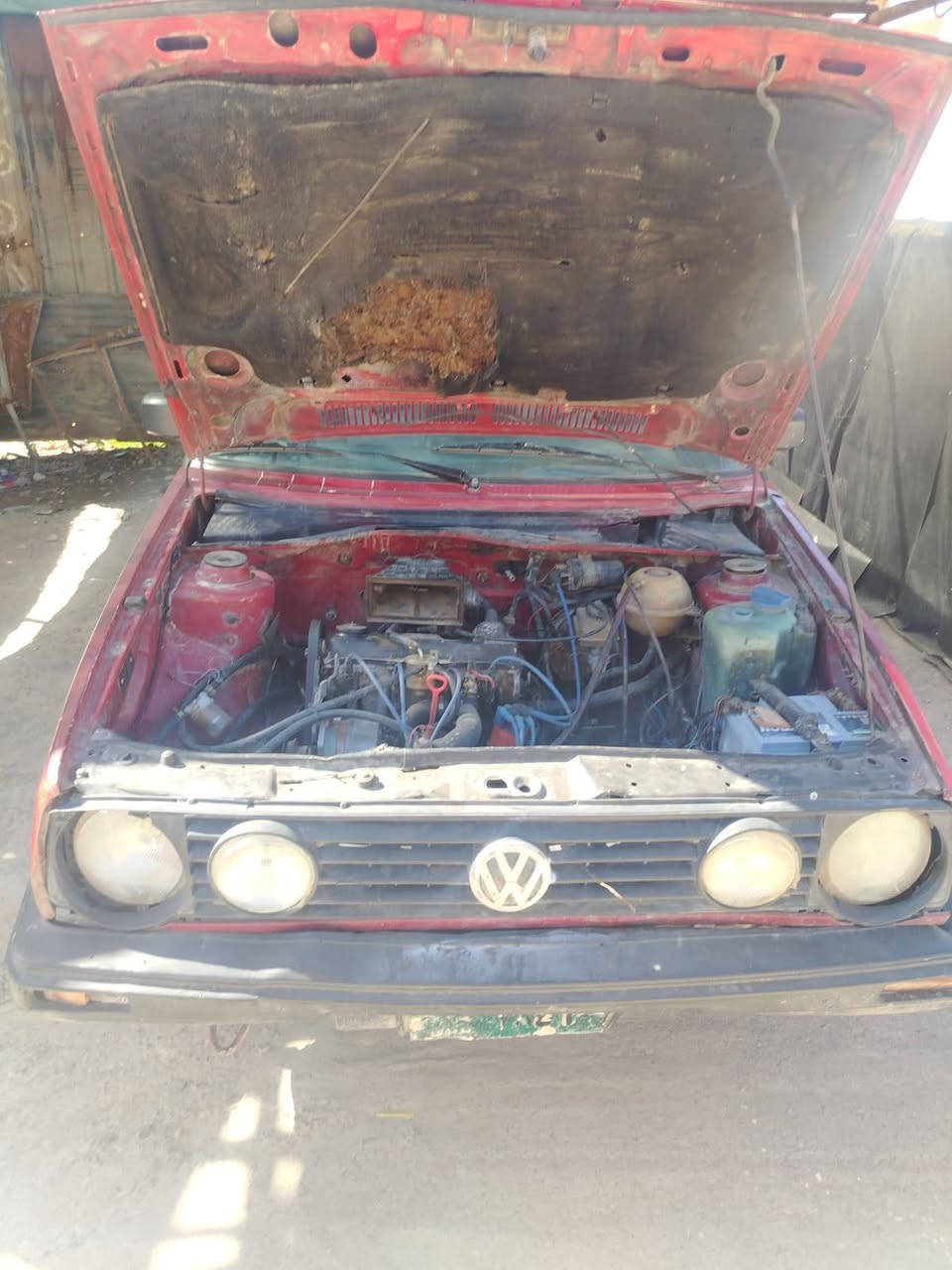 سلام عليكم سياره كولف للبيع موديل 1991 شرط الوكاله والتحويل غرامات 300 حداديه جديده محرك برازيلي بي اثر نفخ 
سعر السياره 18 وبي مجال 
رقم الهاتف ***********
