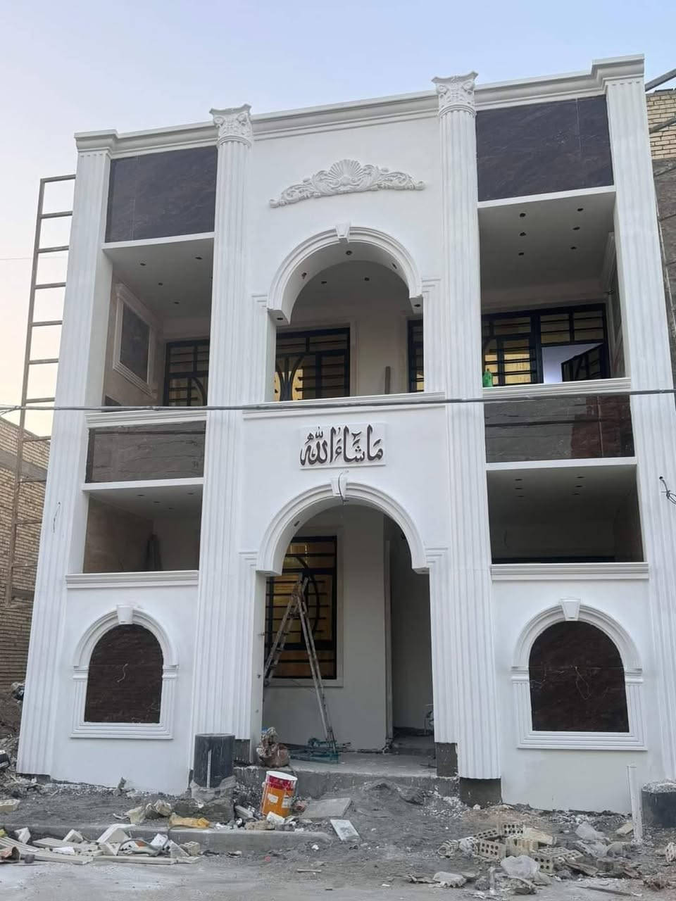 كادر واجهات متفرغ حالين لبج وطلس وتغليف فوم وتغليف بورسلين ***********
