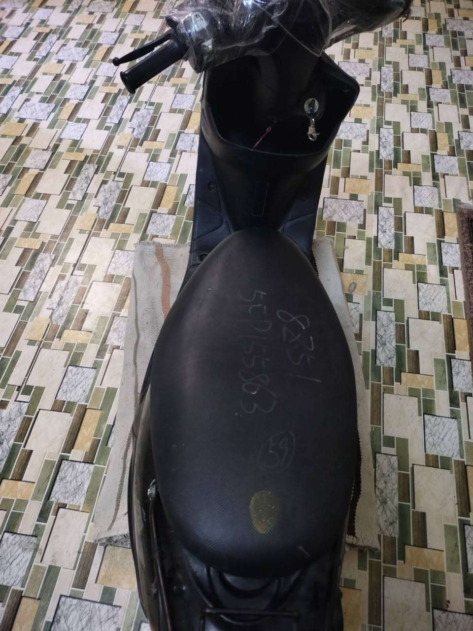 سلام عليكم ورحمة اخوان هاي بيجي تسع زروف لبيع دراجته نضيفه وناعمه ما مفتوحه أو ملعوب بيها كلشي بيها شغال ما عدا عداد سرعه واير مقطوع تشغل سلف وهندر دراجته نظافتها حلوه سعرها 350وبيها مجال لشراي مكاني بصره حي شرطه مقابيل حيانيه شارع طاك رقمي ***********
