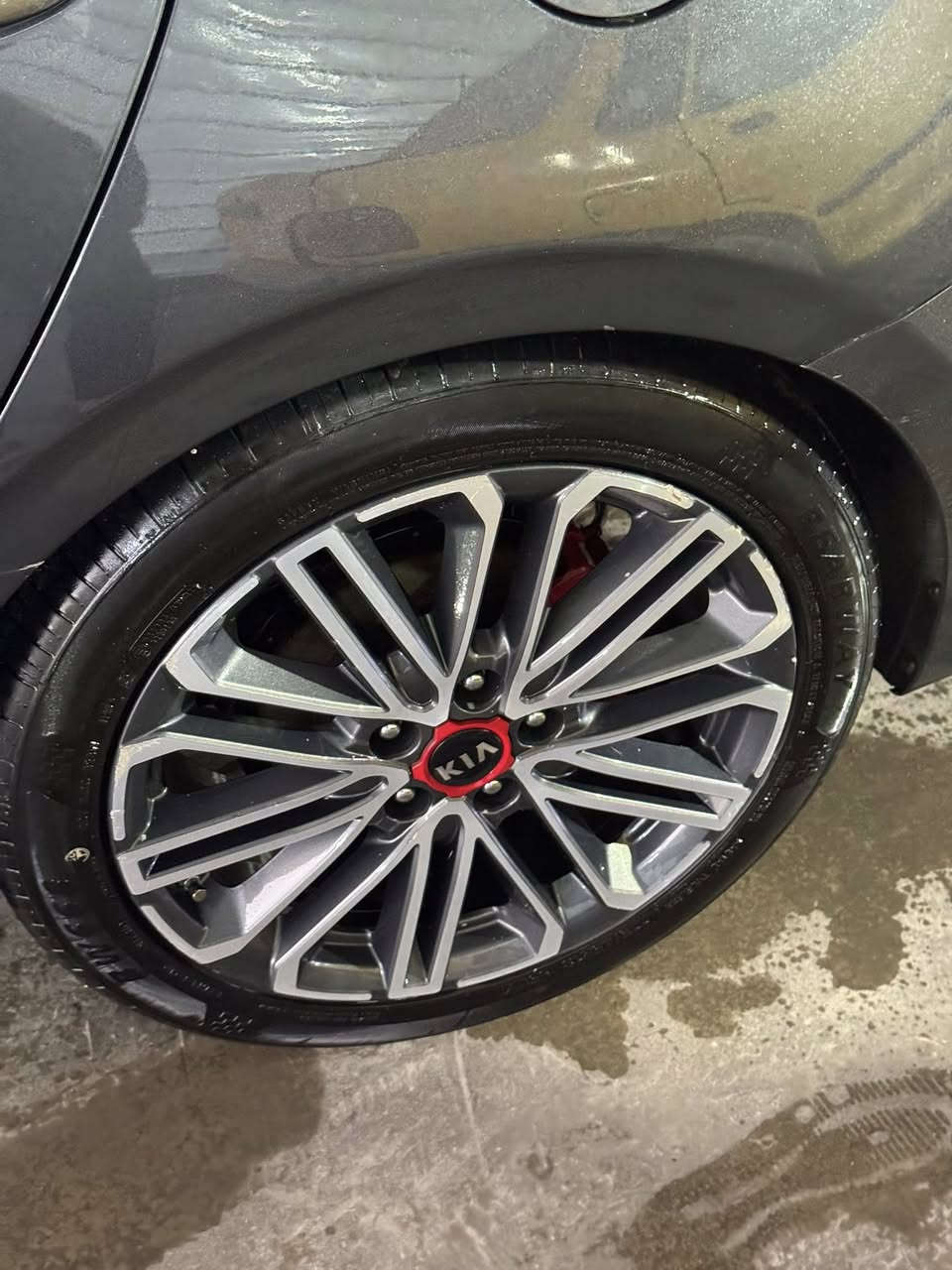 السلام عليكم
فورتي GT
مكينة 1600تيربو 
گير DCT سبع نمر 
السيارة حادثة چاملغ وربع البنيد نفسهن راجعات موجود سونار 
(مواصفات )
دبل اكزوز
كشنات جلد 
مود درايف (سبورت-ايكو -نورمال)
رادار الخروج عن المسار
رادار تنبيه التصادم (من تقرب على سيارة دوس بريك من يمهة)
قيادة الية 
نضام صوتي من7سماعات
بصمة واشاير بل يدات مال باب مال ترحيب واشاير بل مري 
ستيرن حرف D
شاشة اندرويد اوتو وكار بلي 
وبعد مواصفات الDTالمعروفة رقم اربيل الجديد هزة وسنوية جديدات

مكان السيارة بغداد الدورة الميكانيك

السعر 135
***********
