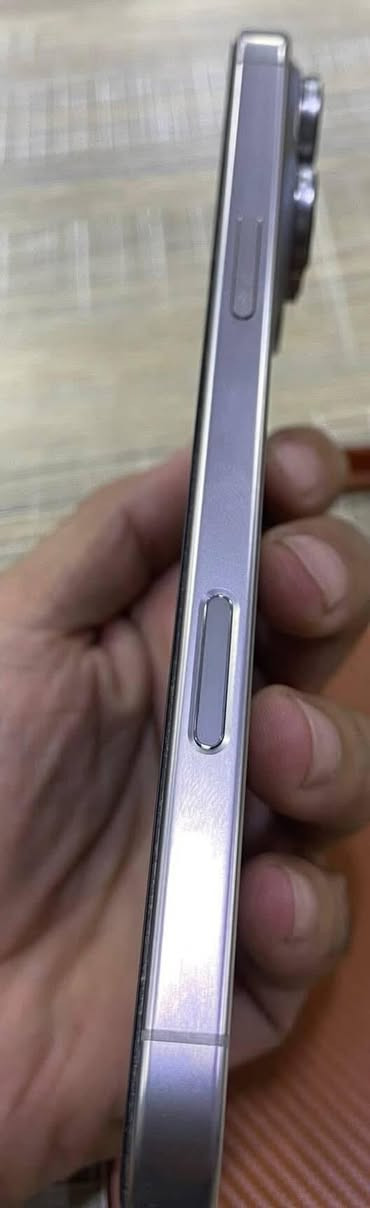 السلام عليكم 16 برو ماكس تيتانيوم ذاكرة 256 شريحة إلكترونية esim بطارية 91  مغلف ppf ولا شخط كلش نظيف الكارتون مالته ويا وفقط كيبل السعر مليون و200 العنوان بغداد الشعب 
*********** واتساب
