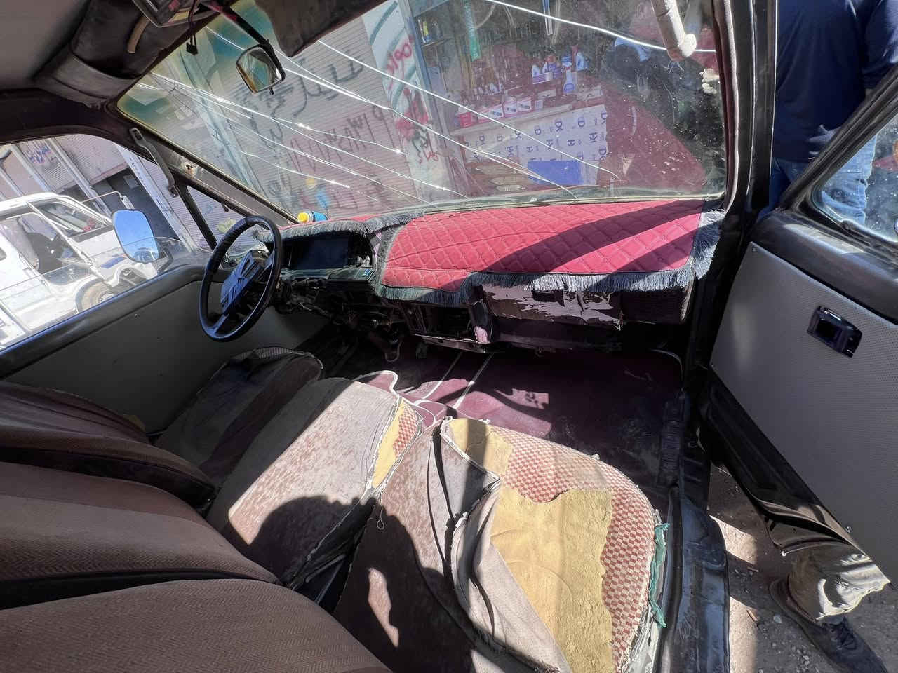 سلام عليكم تيوته هايس 14راكب موديل 89
سنويه لل 27كير محرك تو واي عل شرط سعر 26
مكان ديالئ جلولاء
 ***********
