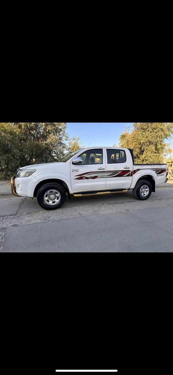 هايلوكس فور ويل رقم انكليزي وبسمي السياره كفاله فقط المكينه اني بدلت واشر قبغ ولفات  السياره جديده ادامه كامله تخم تاير نوزلات بلكات متحط ربع عليه ماشيه 165 الف سعره 220 وبيه مجال وهذا رقمي ***********
