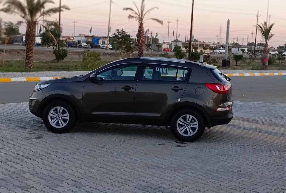 سلام عليكم سبورتج مديل 2013سياره جديده مكفوله مكينه كير ماشيه 180 رقم بغداد بيه فقط 3قطع كلاير مكان واسط سعر 125وبيه مجال بسيط ***********
