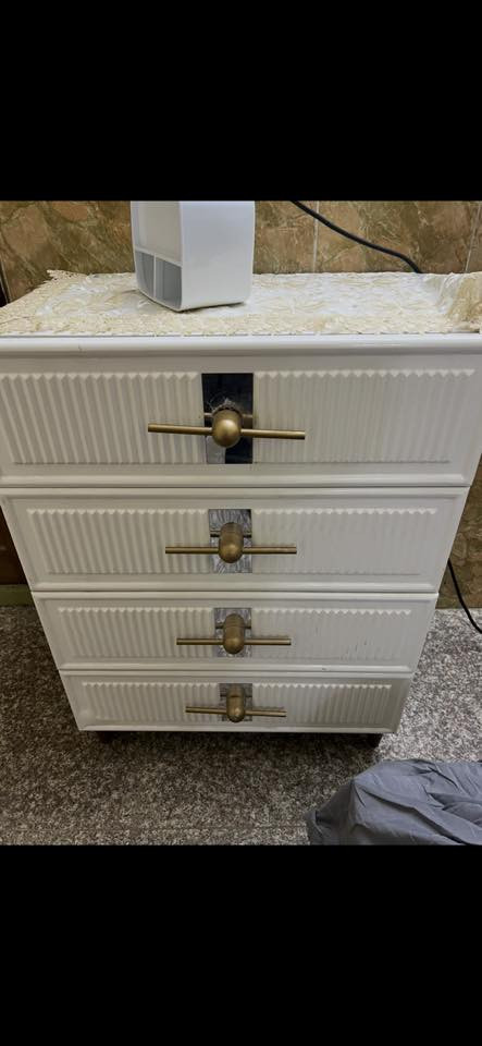 غرفة نوم11 قطع بيه شاز لون بس مامصوره
بيه أضرار بسيطه 750 باب سلايت  بغداد لامين ثانية 
***********
