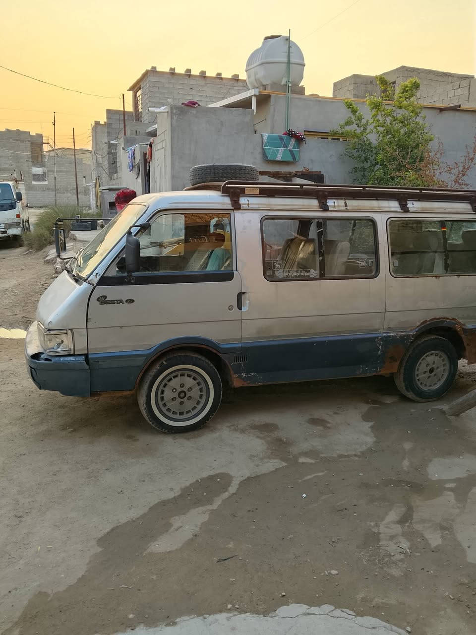 السلام عليكم 
كيا بستا للبيع مثل ما تشوفه بالصور 
السعر 30 وبيه مجال 
بغداد / الزعفرانية 
***********
