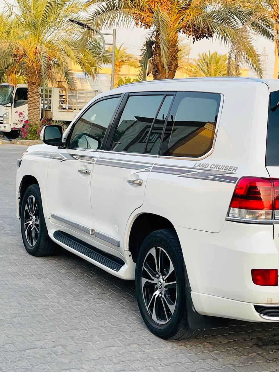 لاندكروز 13 محدث 21 فول مواصفات بريم محرك v8 بسمي صبغ عام تبديل الغد ايسر السعر 220قفل سونار مرفق بسمي مكان نجف ***********
