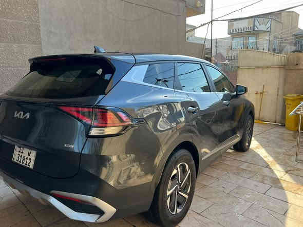 السلام وعليكم سبورتج موديل 2023 وارد امريكي سياره حلوه وجديده بمعنى الكلمه سعرها 190 قفل من الأخير مستعجل عليها *********** صور حادثها بل تعليق وصارت بيها طخه خفيفه بقبق جنطه
