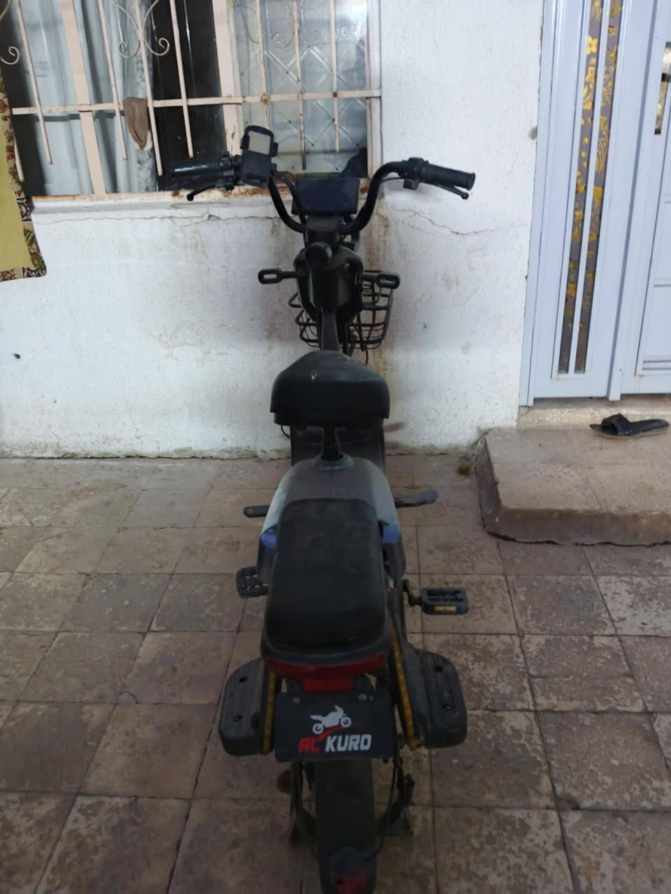 السلام عليكم دراجة شحن حجم 20الدراجه الدراجة نضيفه  بس تبدل البطاريات مالها وگبل الشارع الدراجة حيل نضيفه والون يخبل تحيط معا شاحنت الدراجة أكيد والصندوگ صغير يصير ورى السعر 200الف وبيها مجااالل مكاني موصل الايمن
***********
*********** اتصل وبيك خير وتدلل
