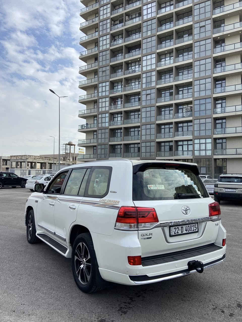 السلام عليكم
لاندكروز  2017 ساز
ماشيه١٣٠ 
بيه شبر صبغ بل باب الايمن الخلفي باقي سياره مكفوله 
سعره ٤٧ الف
بيع او مراوس حسب قناعه 
الاستفسار ***********
