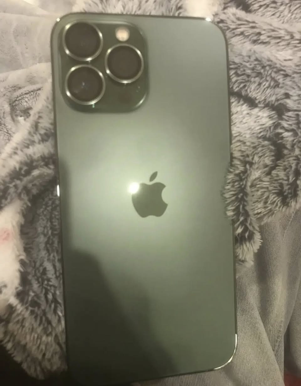 13 بروماكس 
ذاكرة 128
بطارية 88
 وياه كارتونة 
الجهاز بلادي ما مبدل ونضيف حيل نضافتة 98‎%‎
الجهاز استعمال شخصي اي خلل ما ابي وتجي تفحص بكيفك ما بي ضربات كلة نضيف 
السعر 670الف 
مكاني بغداد 
رقم بس واتساب ***********
