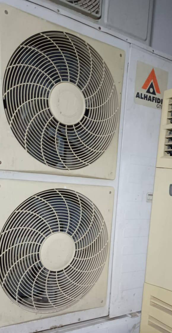 سبلت كنتوري حافض ثري فيز دبل فان ٥طن ونص كرت جوكر ٧٠٠يشمل نقل وشد لتواصل***********
***********
