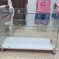 ميز جام • زجاجي