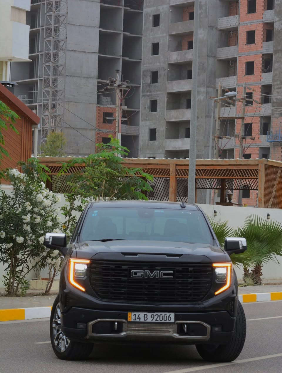 2024 GMC SIERRA K1500 DENALI ULTIMATE

وارد امريكي - رقم بصرة مميز باسمي
• السعر 460 ورقة (46,000$)
• اللون: أسود (Onyx Black)
• فئة Denali Ultimate الأعلى والأفخم من GMC
• محرك 6.2L V8 EcoTec3 بقوة 420 حصان
• ناقل حركة أوتوماتيك 10 سرعات
• نظام دفع رباعي 4WD
• ممشى 10,000 كم فقط
• السيارة بحالة الزيرو
أبرز المواصفات:
 • شاشة وسطية كبيرة قياس 13.4 إنج مع نظام معلومات وترفيه متطور.
 • شاشة عدادات رقمية قياس 12.3 إنج.
 • شاشة عرض على الزجاج الأمامي Head-Up Display قياس 15 إنج.
 • مقاعد أمامية كهربائية 16 وضعية مع خاصية المساج والتبريد والتدفئة.
 • جلد فاخر Full-Grain Leather مع تطريز Denali Ultimate الأصلي.
 • سقف شامواه فاخر Microsuede Headliner.
 • نظام صوت Bose Premium مع 12 سماعة.
 • باب خلفي MultiPro Tailgate متعدد الاستخدامات.
 • سماعات Kicker أصلية مدمجة في الباب الخلفي للتخييم والاستماع للموسيقى بشكل مستقل.
 • كاميرات محيطية متعددة تصل إلى 14 زاوية تصوير، منها كاميرا مراقبة الحمولة داخل البدي.
 • تشغيل السيارة عن بعد Remote Start.
 • دواسات جانبية كهربائية قابلة للفتح والإغلاق.
 • فتحة سقف كهربائية Panoramic Sunroof.
 • كزوز رياضي Active Exhaust يتغير صوته مع وضعية Sport.
 • مرايا كهربائية مع كاميرا خلفية رقمية Rear Camera Mirror.
 • ويلات 22 إنج أصلية خاصة بفئة Denali Ultimate.
 • شبك أمامي الحصري لفئة Ultimate.

السيارة باب طويل (Long Bed) وهو الأكثر طلباً.
السيارة أنظف من الصور وبحالة ممتازة جداً.
رقم الشاصي (VIN):
1GTUUHEL2RZ315155
الضرر:
تبديل نصف دعامية وبارد بسيط بالمدكر (الچاملغ).
صور الضرر بالمنشور
للاستفسار الاتصال أو واتساب:
***********
***********
