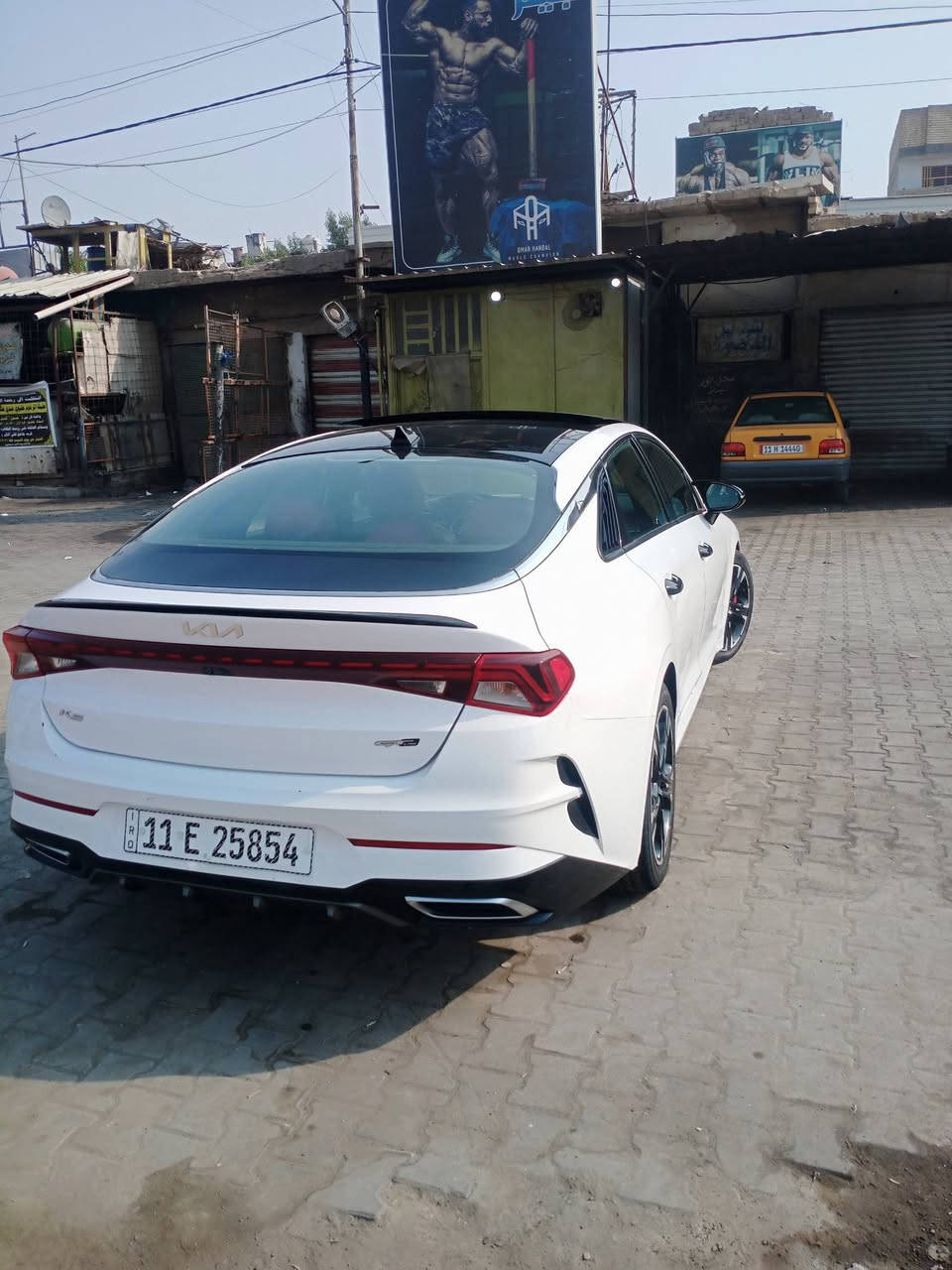 السلام عليكم 
كي5
موديل 22 
محرك 1600 تيربو
رقم بغداد حره 
العنوان بغداد
 مدينة الصدر 
السعر 170
الاستفسار ،***********
