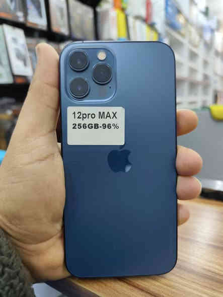 سلام عليكم. ايفون 12 برو ماكس ذاكرة 256 بطاريه 95% نظافه فوول للبيع السعر 550 الف وبي مجال بسيط حي العامل شارع/***********/84
