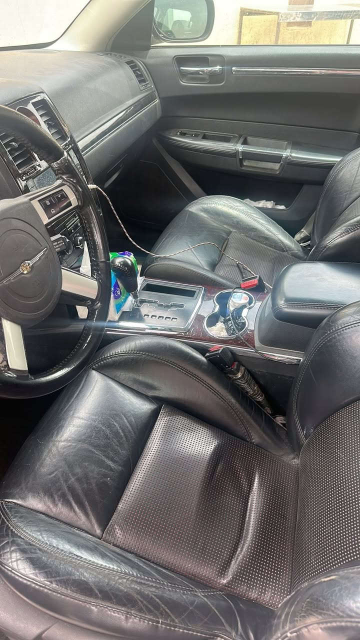 غرفة جلد اصلي اوباما( كشنات فقط امامي خلفي )
حضن فووول كرسي السايق والصدر تدفئة وتحكم بدون اي شك او فطر كلش جديده 
ملاحظة/ 
طرف السايق شك كلش صغير ويصلح باقي الغرفة كلش جديدة )
الله شاهد
 مكان كركوك 
  الف 650 
خاص ماجاوب 
للتواصل 
***********
