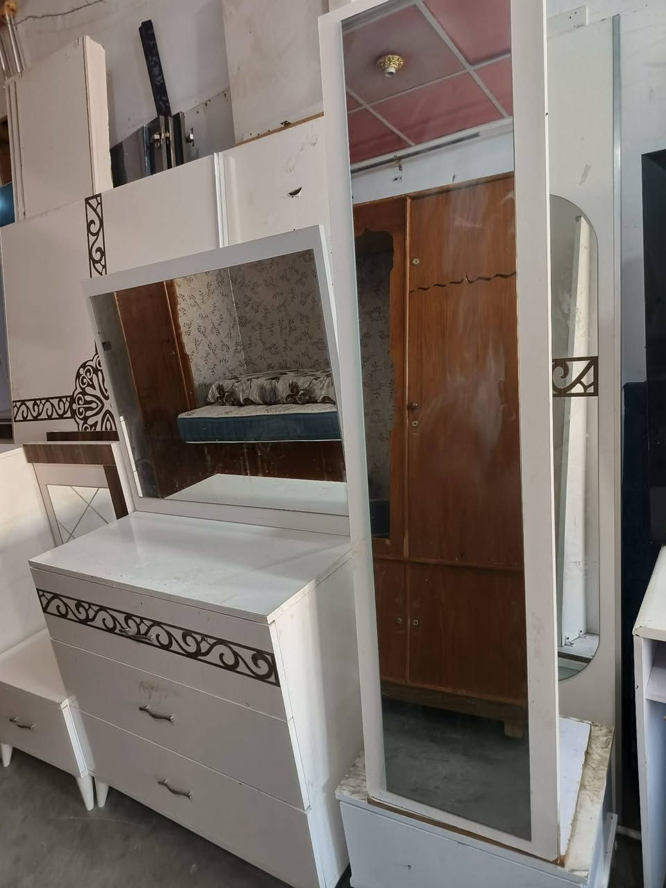 غرفەنوم تورکی 7قطعە 230الف بدون دوشک سعر230 عنوان کرکوک
***********

***********
