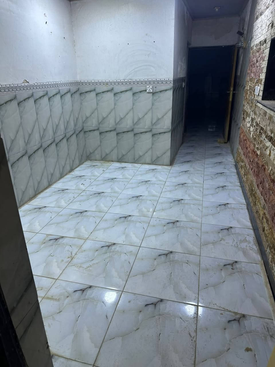 مشتمل ارضي متكون غرفتين +مطبخ كبير+صحيات+ديكورات وسيراميك نضيف العنوان مدخل7نيسان خلف المرور الهاتف ***********
